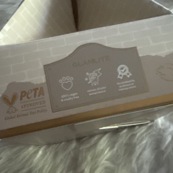 NEW Glamlite Translucent Bake & Set Makeup Setting Powder: Vitamin E Infused - Picture 3 of 4